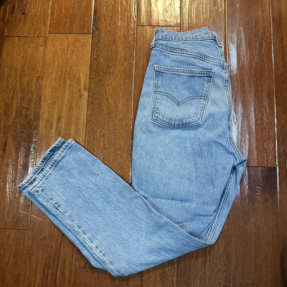 Light Blue Levi Straight Leg Denim Jean